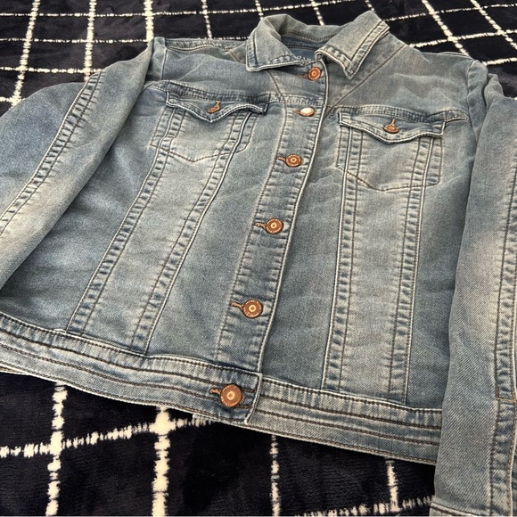 Stylish Denim Jacket - Picture 7 of 7